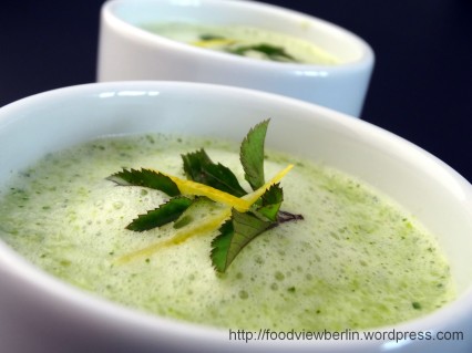 Green Asparagus Soup with Goutweed