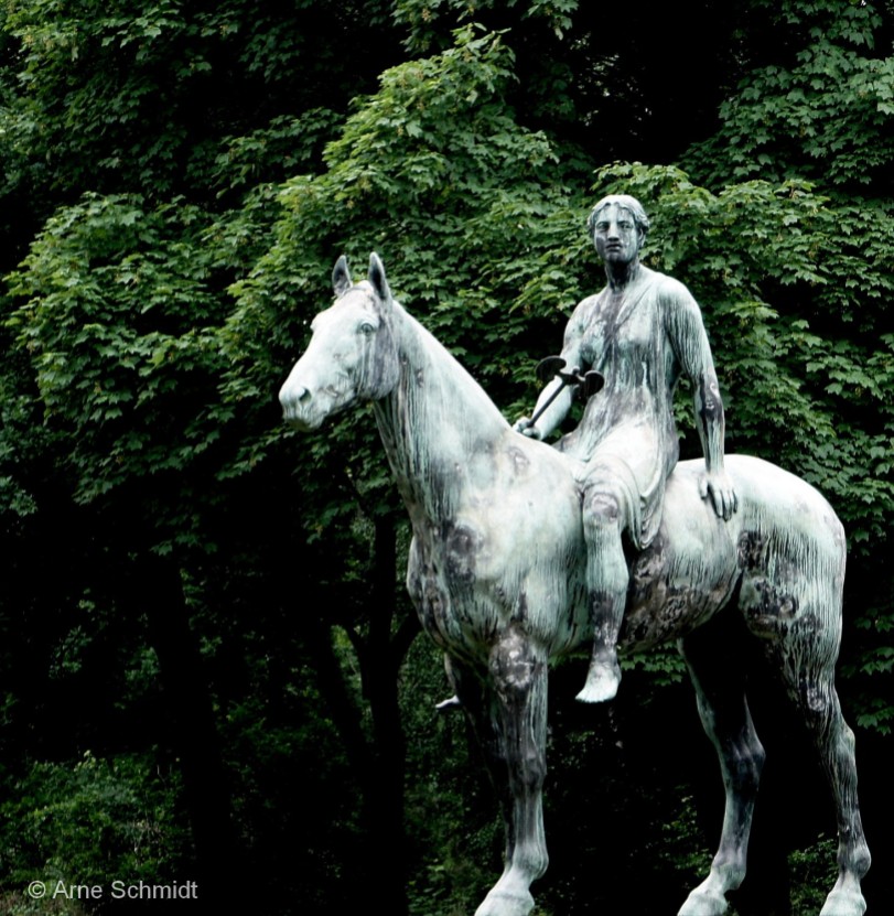 Amazone zu Pferde (Amazon on horse) - Sculpture by Louis Tuaillon (1862–1919), Berlin Tiergarten, June 2013